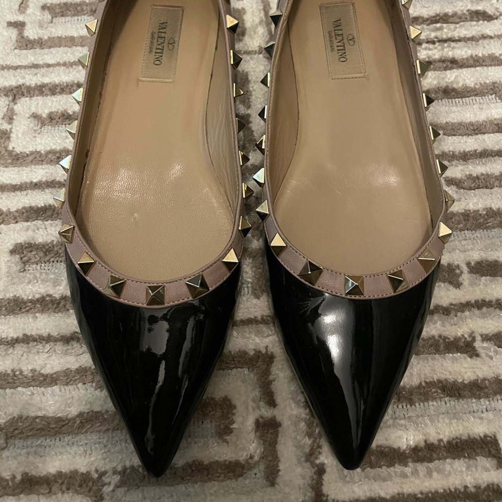 PATENT ROCKSTUD BALLET FLAT